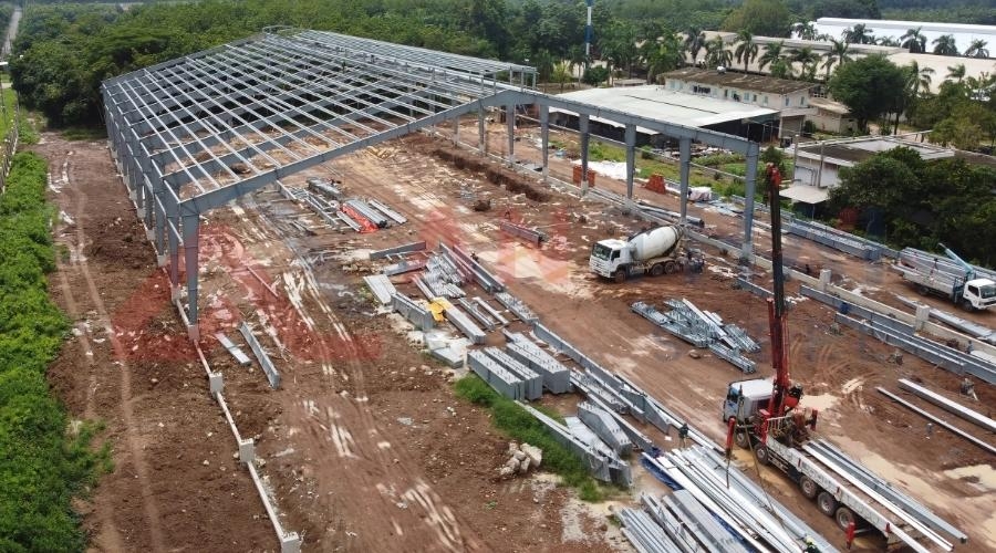 hình ảnh công trình chuẩn bị vật liệu trước khi thi công tôn seamlock