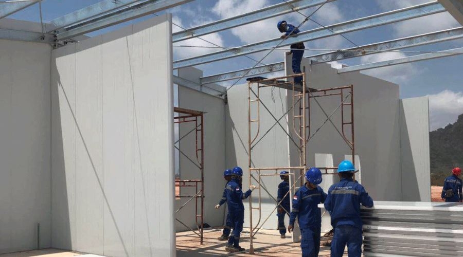 Thi công tôn Panel 3 lớp cách nhiệt