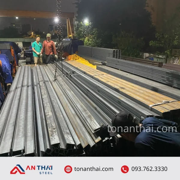 Thép hình U100x43x3x4.5×6 hình 1