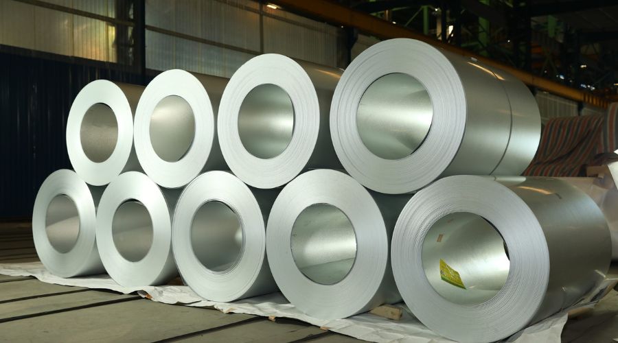 Cuộn tôn mạ kẽm trưng bày tại kho của Đại lý Tôn Tân Phước Khanh tại Bình Phước